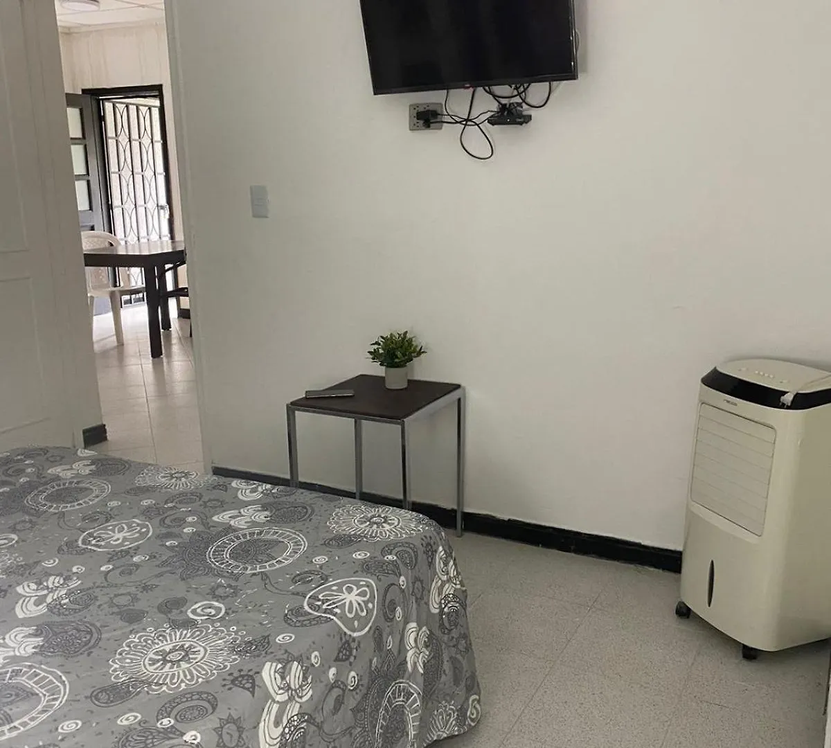 Baku Laureles Hostel Medellín