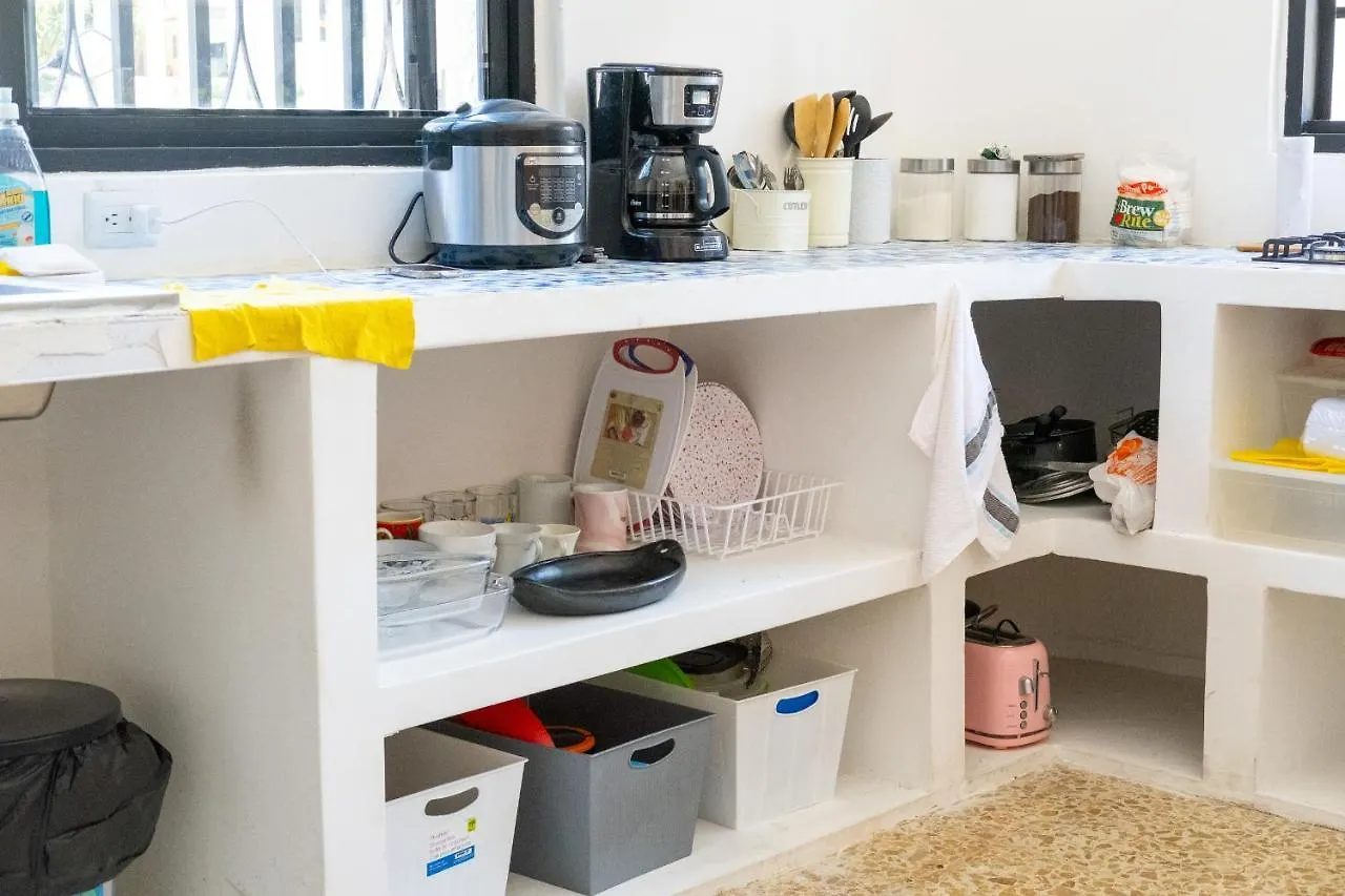 Baku Laureles Hostel Medellin