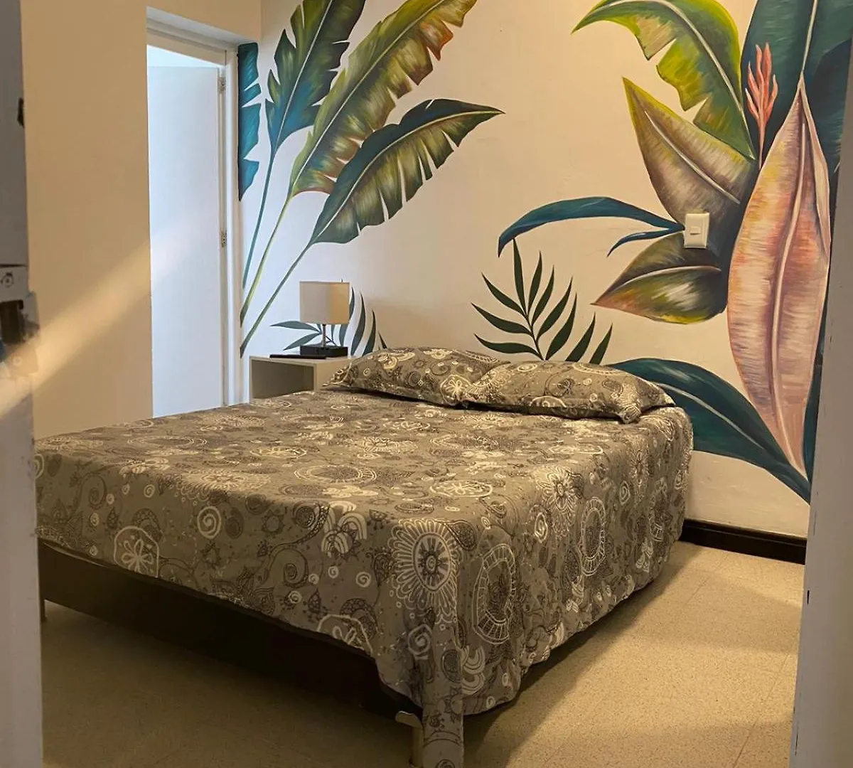 Baku Laureles Hostel Medellin